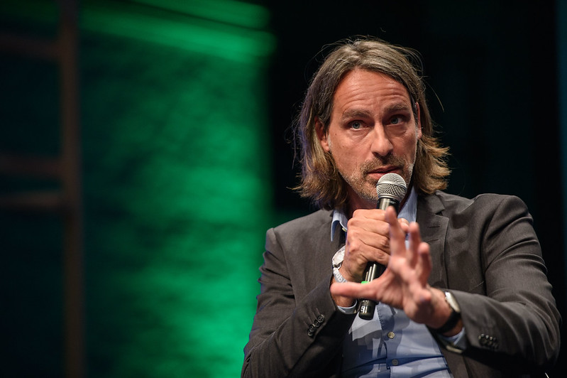 Mehr über den Artikel erfahren Richard David Precht: Der Mann, der alles kann und alles weiß